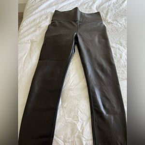 Never worn KNIX size S shiny black leggings